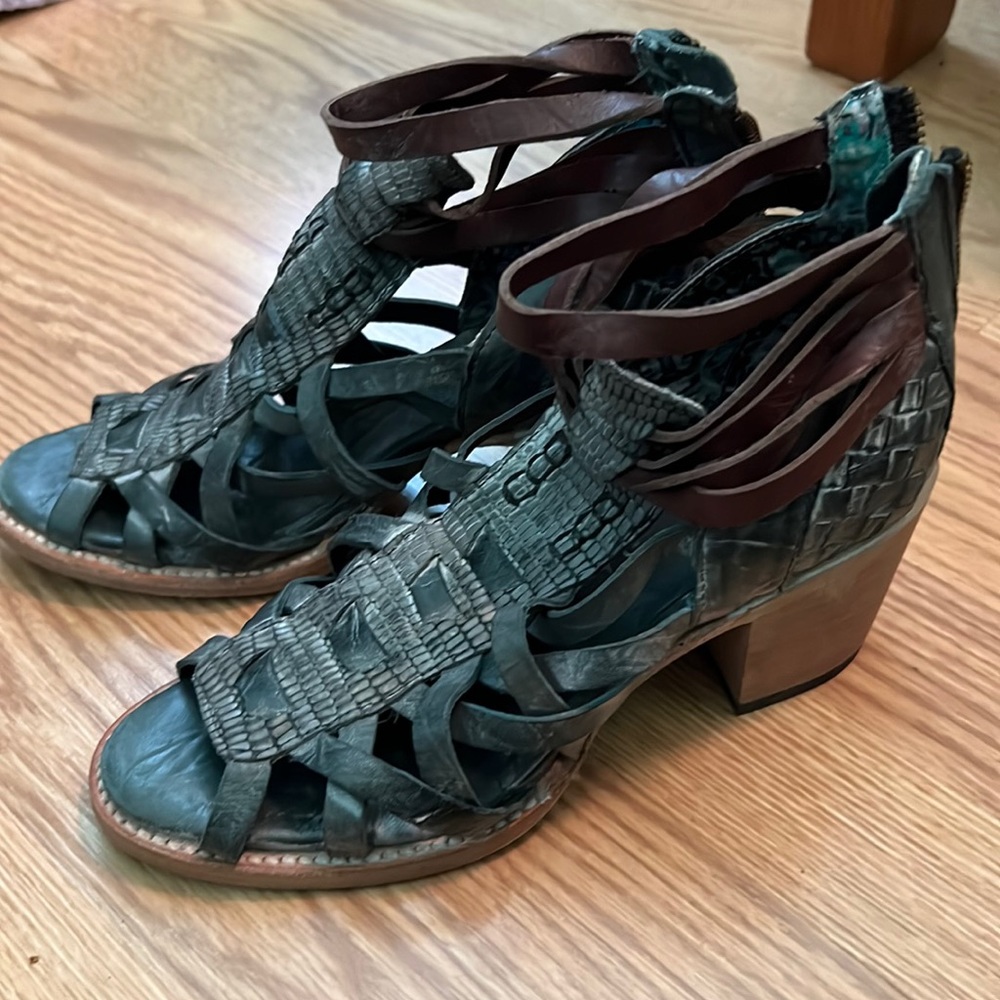NWOT freebird heels